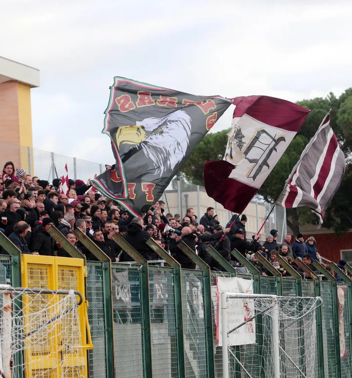 I tifosi del Fano a Senigallia. Per il manager D’Agnelli «loro hanno vinto questo derby»