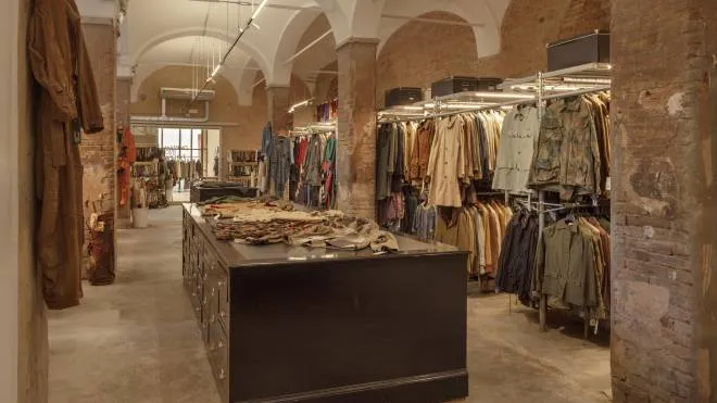 Il Massimo Osti Archive: al suo interno sono conservati 5.000 vestiti e circa 50.000 tessuti (foto di Andrea Capuano)