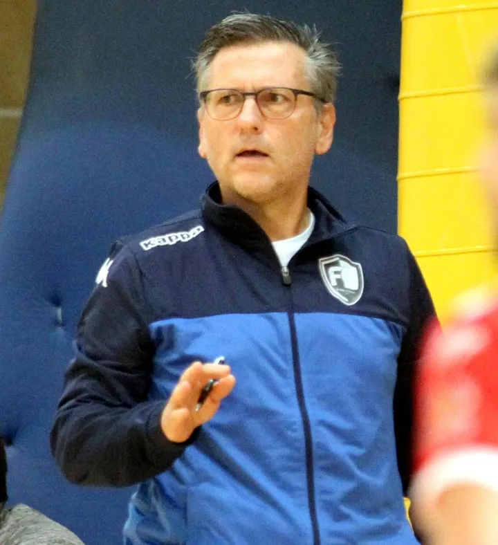 L’esperto tecnico Roberto Osimani sta guidando la Futsal Cesena, da matricola ancora imbattuta, in un campionato da applausi
