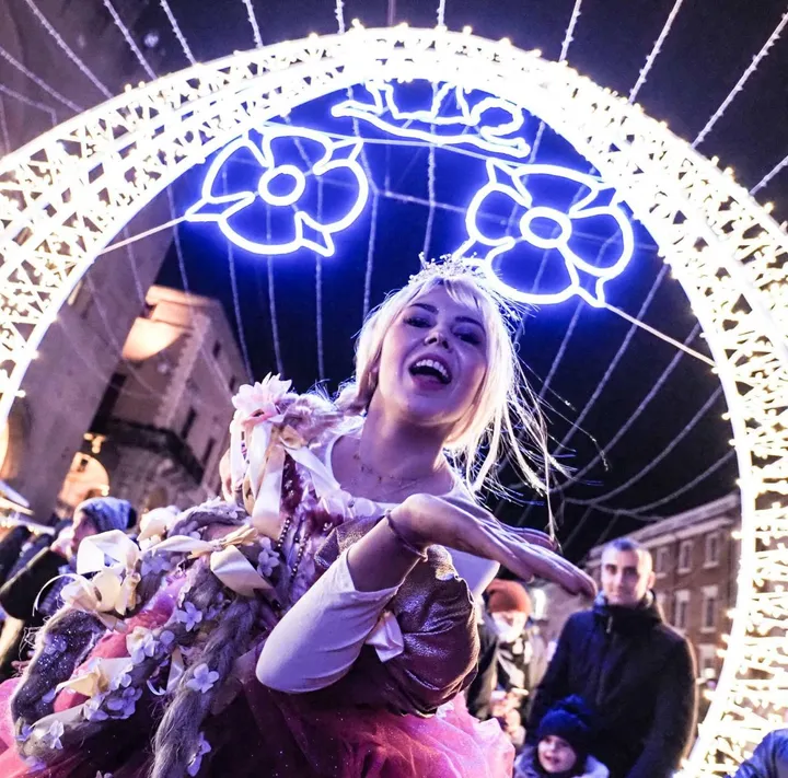 L’accensione delle luci in piazza Cavour per il Natale dello scorso anno