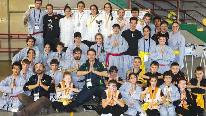 Gli atleti della scuola di kung fu “Yan Long” di Fano. ai campionati nazionali a Perugia