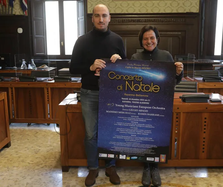 L’assessore comunale Fabio Sbaraglia con Silvana Lugaresi (Foto Corelli)