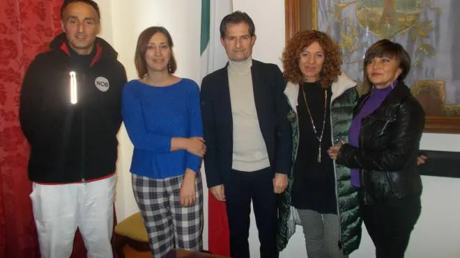 La sindaca Tania Bocchini, seconda da sinistra, coi rappresentanti di Confcommercio