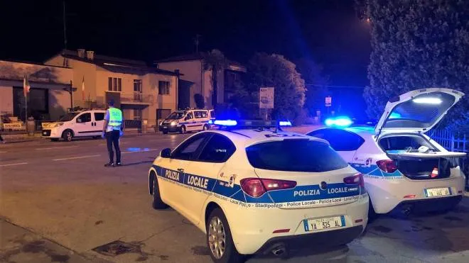 Un controllo della polizia locale della Bassa Romagna