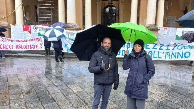 L’assessore all’ambiente Carlotta Bonvicini con Matteo Iori ieri era presente alla manifestazione