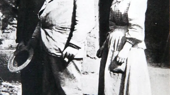 Giovanni Pascoli, la sorella Maria e l’amato cane Gulì (e un prete)