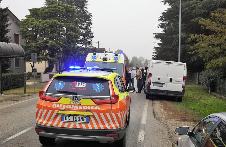 Il punto dell’incidente. Il ferito è stato portato all’ospedale Bufalini di Cesena