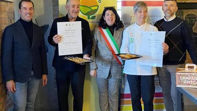 I titolari dell’agriturismo La Cippaia con la sindaca Ferraroni, il presidente di Terranostra Landini e il direttore di Coldiretti Corchia