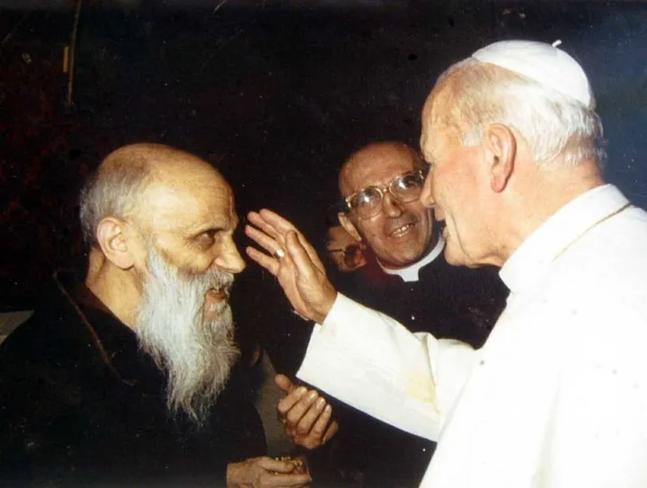 Padre Guglielmo Gattiani con papa Giovanni Paolo II