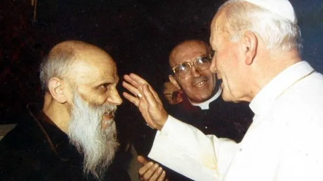Padre Guglielmo Gattiani con papa Giovanni Paolo II