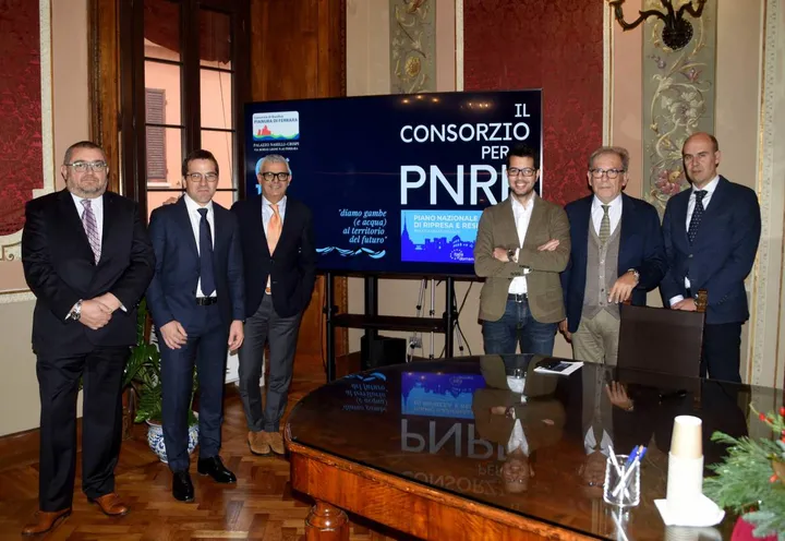 I vertici del Consorzio di Bonifica con il presidente Calderoni