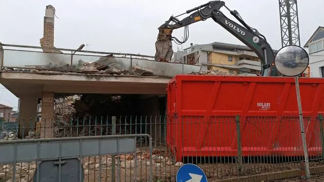 La demolizione di villa Giacomelli è iniziata lunedì