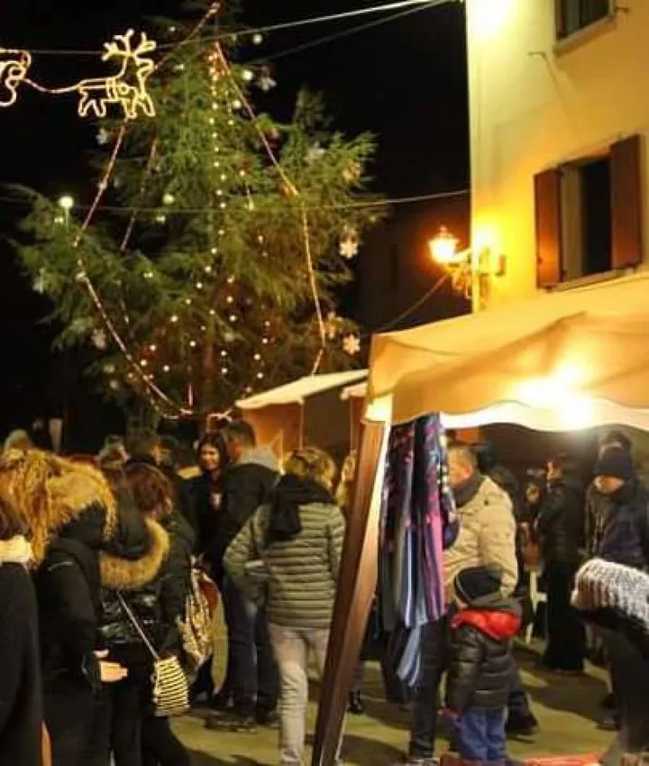 Il mercatino di Natale è stato. ideato da un gruppo di amici. amanti dei mercatini del Trentino