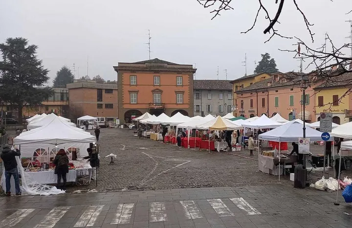 Il mercatino di Natale di Cavriago che ha fatto da cornice al regalo da 120mila euro