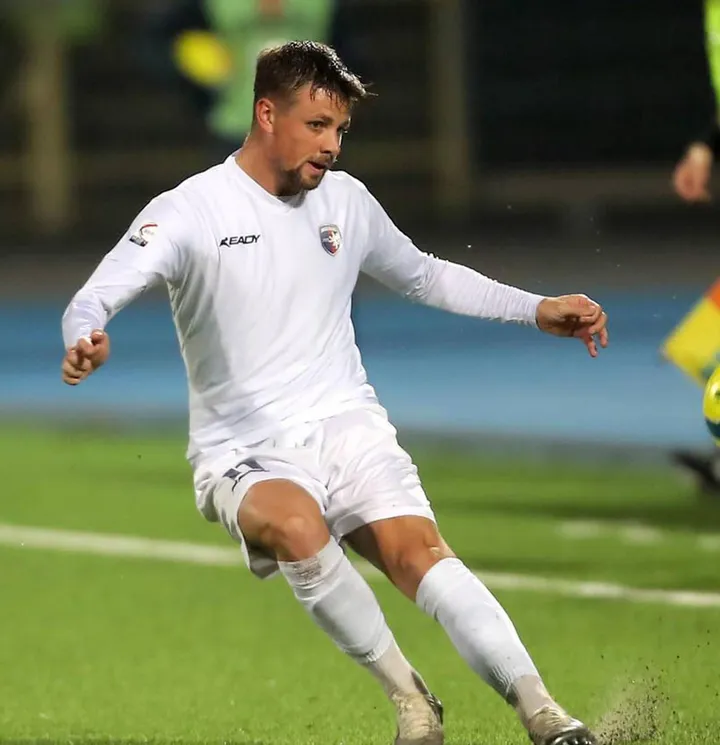 Il difensore Laurens Serpe, 21 anni, in azione nel derby contro Rimini (Alive)
