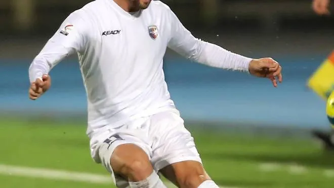 Il difensore Laurens Serpe, 21 anni, in azione nel derby contro Rimini (Alive)