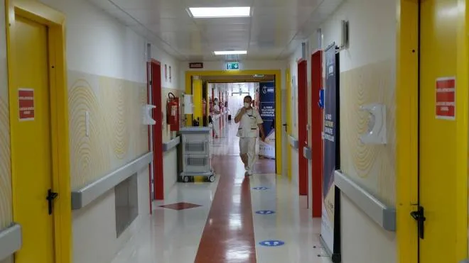Unoi dei corridoi interni dell’ospedale di Torrette