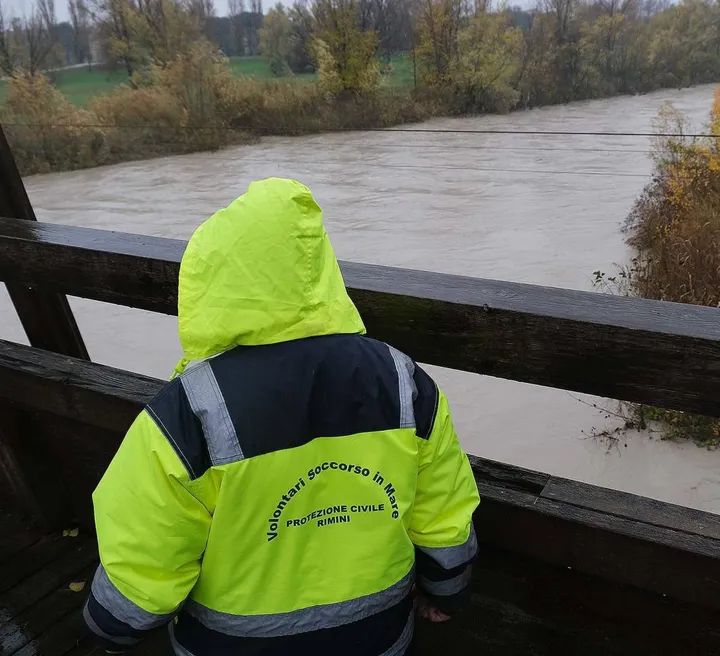 Gli uomini della Protezione Civile hanno monitorato attentamente la portata dei fiumi della provincia di Rimini a seguito dell’ondata di maltempo