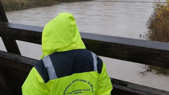 Gli uomini della Protezione Civile hanno monitorato attentamente la portata dei fiumi della provincia di Rimini a seguito dell’ondata di maltempo