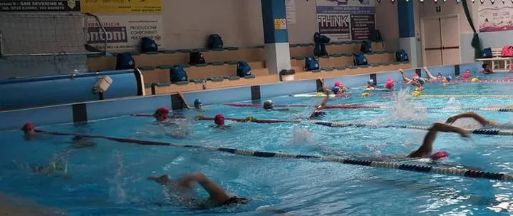 Nell’impianto natatorio di San Severino si tengono diversi corsi e iniziative