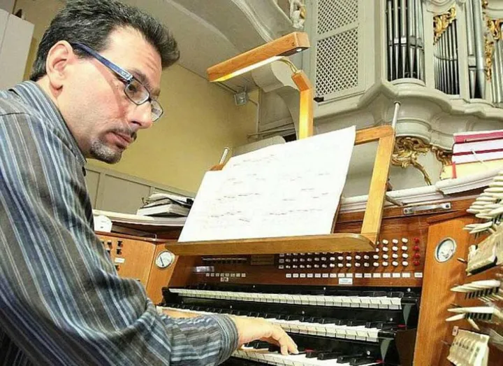 Luca Scandali si è diplomato al Conservatorio ‘Rossini’ di Pesaro e ha vinto numerosi premi in prestigiosi concorsi organistici internazionali
