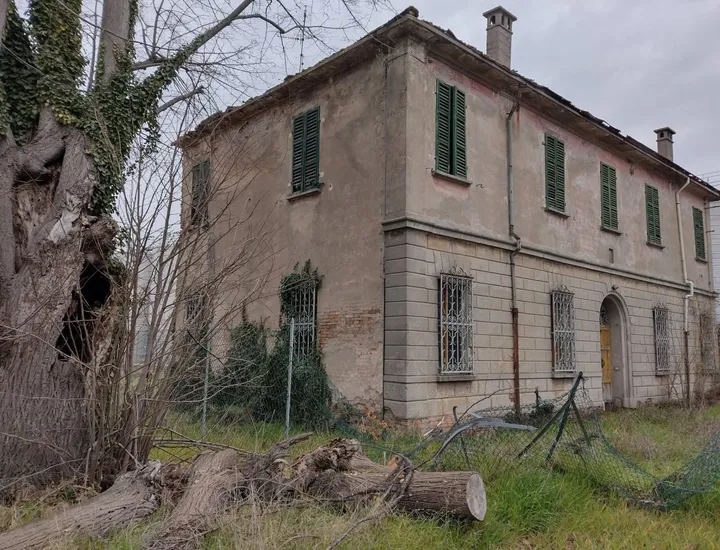 Villa Baracca si trova a San Potito e oggi è inserita all’interno della proprietà dell’acetificio
