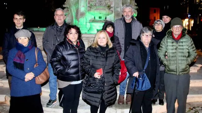 La fontana Masini illuminata di verde in omaggio alle persone scomparse