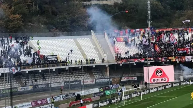 Attimi di tensione tra i supporter bianconeri e la tifoseria del Genoa