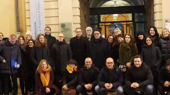 Foto di gruppo per i rappresentanti dei Comuni finalisti della Capitale italiana della cultura 2024