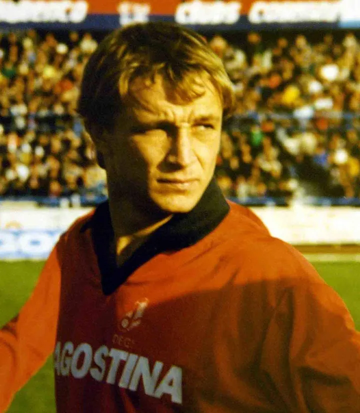 Donato Bergamini con la maglia del Cosenza, il calciatore è stato ucciso il 18 novembre del 1989