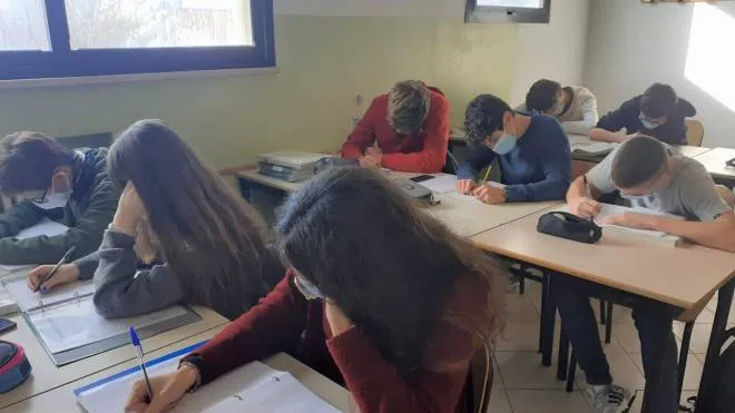 Gli studenti mentre fanno lezione in un’aula dell’Ite ’Giovanni Agnelli’