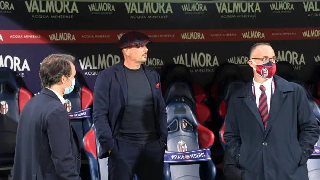 Sinisa Mihajlovic con il presidente Joey Saputo davanti alla panchina del Bologna allo stadio Dall’Ara (Schicchi)