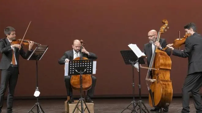 I solisti dell’Orchestra Città di Ferrara si esibiranno oggi al Ridotto con un repertorio dedicato a due grandi artisti (. foto Marco Caselli Nirmal