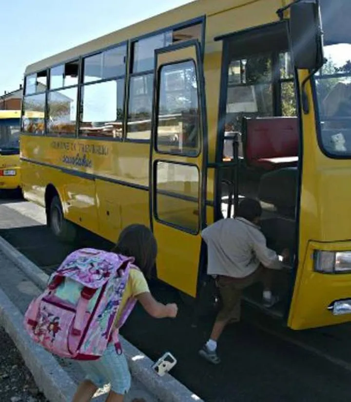 Attimi di paura per il pulmino che stava portando i bambini a scuola (foto d’archivio)