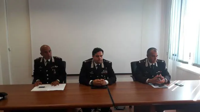 I carabinieri durante la conferenza stampa 