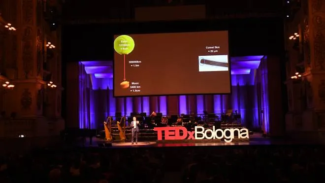 TEDX  BOLOGNA  AL  COMUNALE CON FILA   I ESTERNO