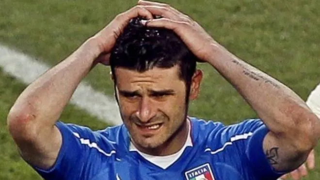 Italy's Vincenzo Iaquinta (C) reacts after missing a scoring opportunity during the FIFA World Cup 2010 group F preliminary round match between Slovakia and Italy at Ellis Park stadium in Johannesburg, South Africa, 24 June 2010. 
ANSA/KERIM OKTEN