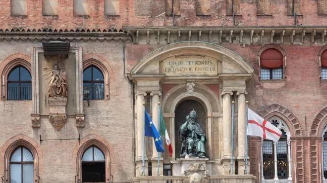 La Madonna di piazza sulla facciata di Palazzo d'Accursio 