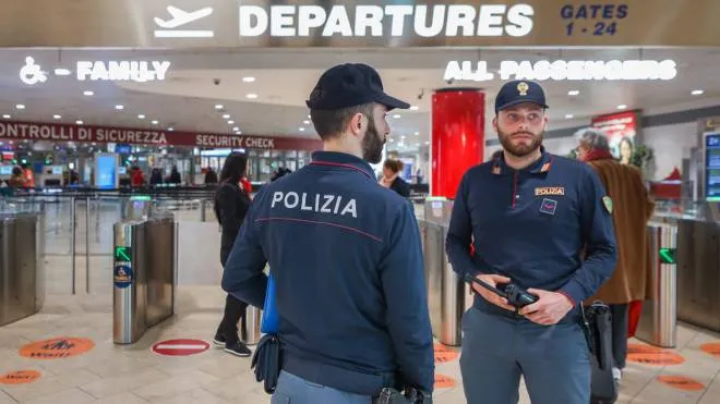 BOLOGNA. Controlli Polizia in aeroporto