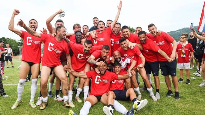 Il Rimini Calcio torna in serie C dopo due anni: i festeggiamenti (foto Schicchi)