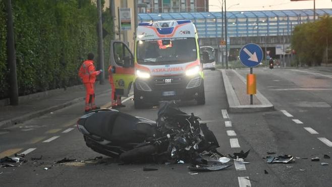 Incidente in via Mattei a Bologna (foto Schicchi)