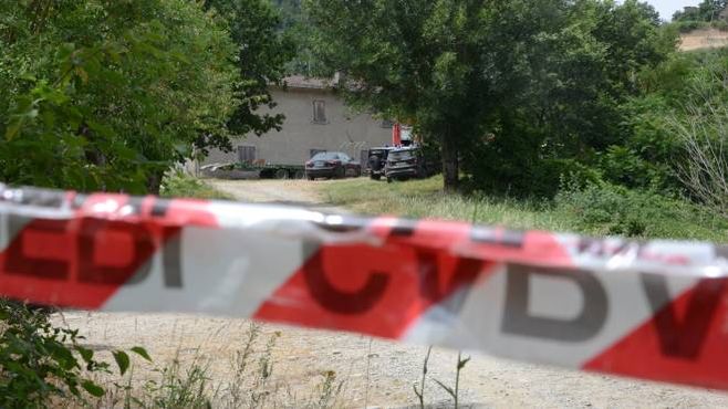 Il corpo senza testa è stato trovato in un dirupo sulle colline di Forlì (foto Frasca)