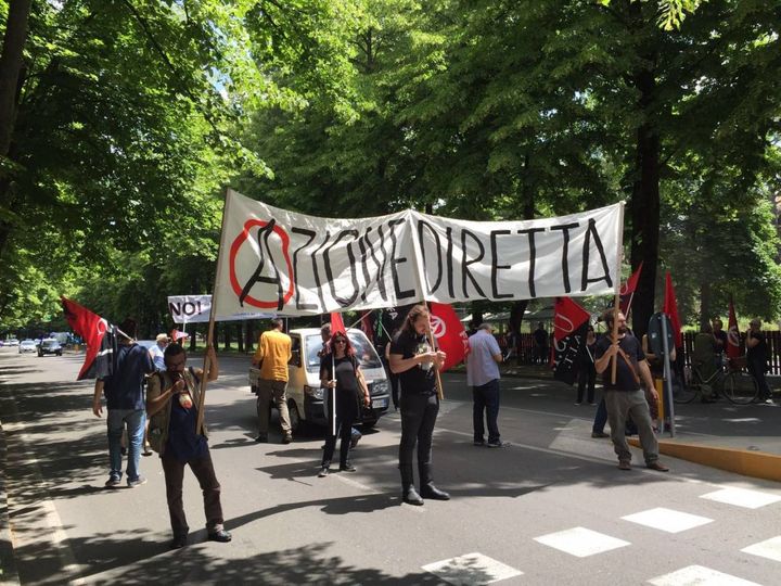Il corteo di protesta in centro per l'arrivo di Renzi all'inaugurazione del nuovo ospedale Core