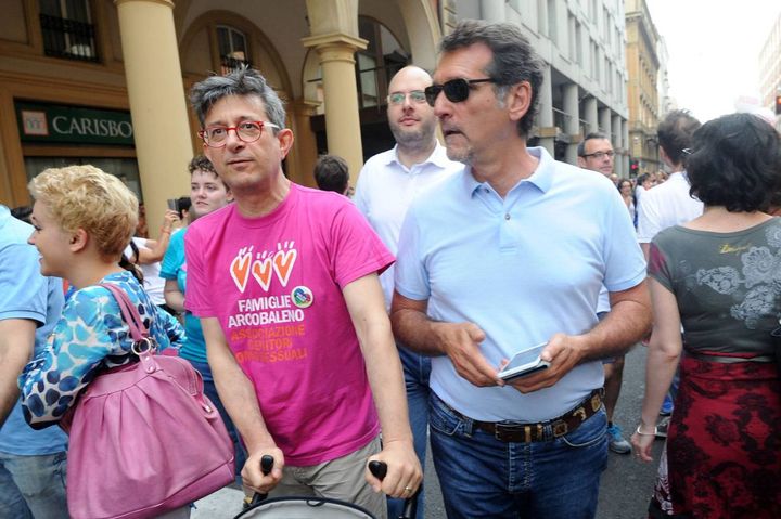 Il corteo del Gay Pride sfila per le strade della città, in primo piano il sindaco Virginio Merola (foto Schicchi)