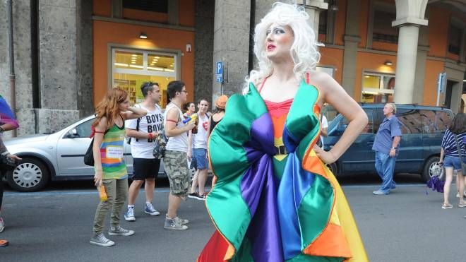 Il corteo del Gay Pride sfila per le strade della città (foto Schicchi)