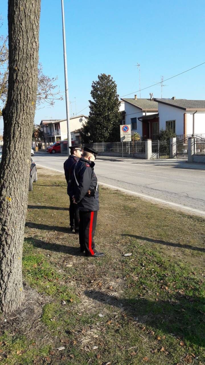 Due carabinieri (foto Bianchi)