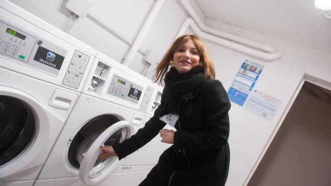 La lavanderia condominiale di via Malvasia (foto Schicchi)