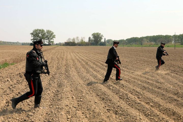 I carabinieri durante le ricerche (fotoSchicchi)