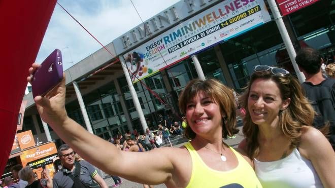 Un selfie a Rimini Wellness (foto Petrangeli)