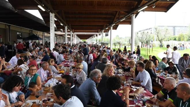 Centinaia di partecipanti alla decima edizione di Chef al Massimo da Fico  (Foto Schicchi)